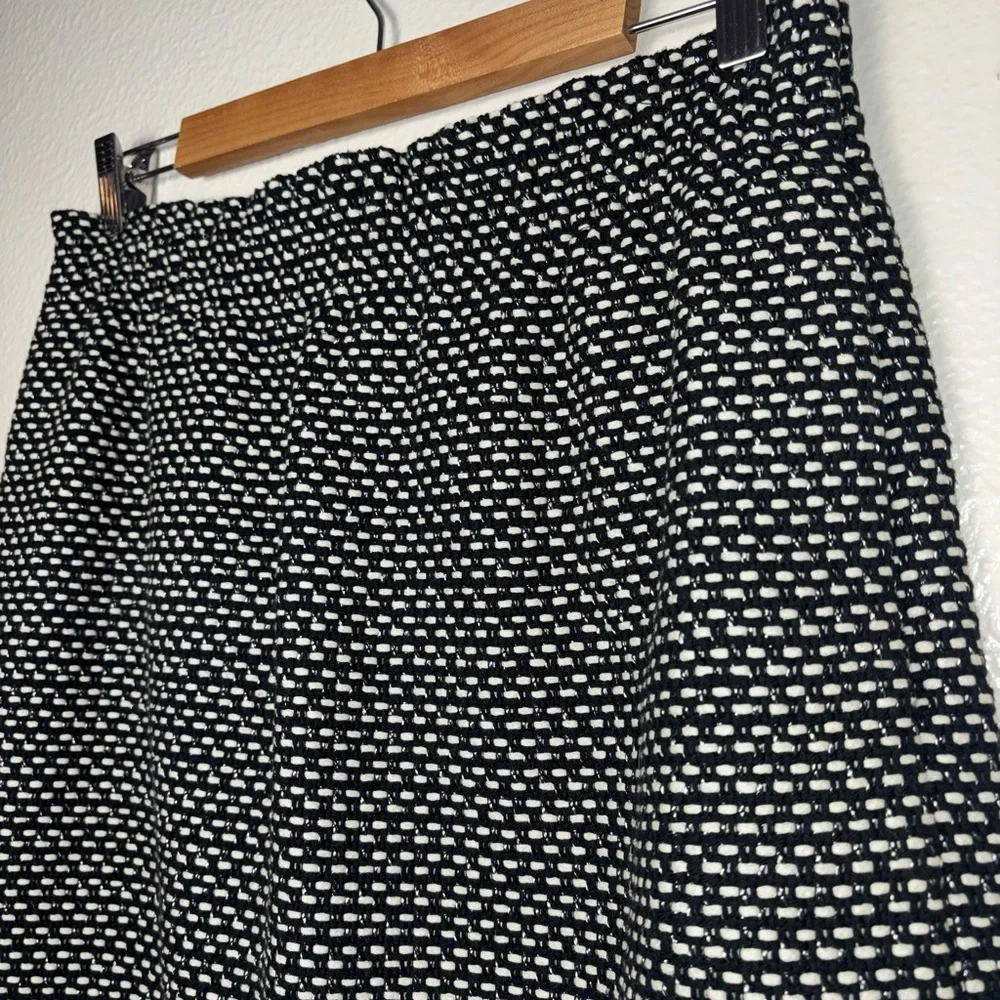 J.Crew Factory Sidewalk Skirt in Jacquard pattern black/white Woman's size 8